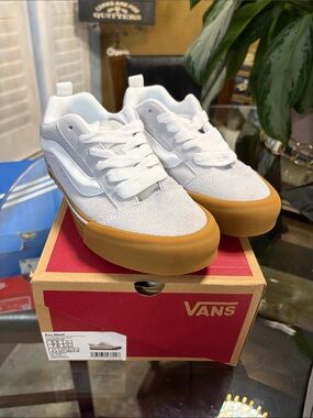 Vans Men’s 5.5 White Suede & Gum Old Skool Sneakers womens size 7